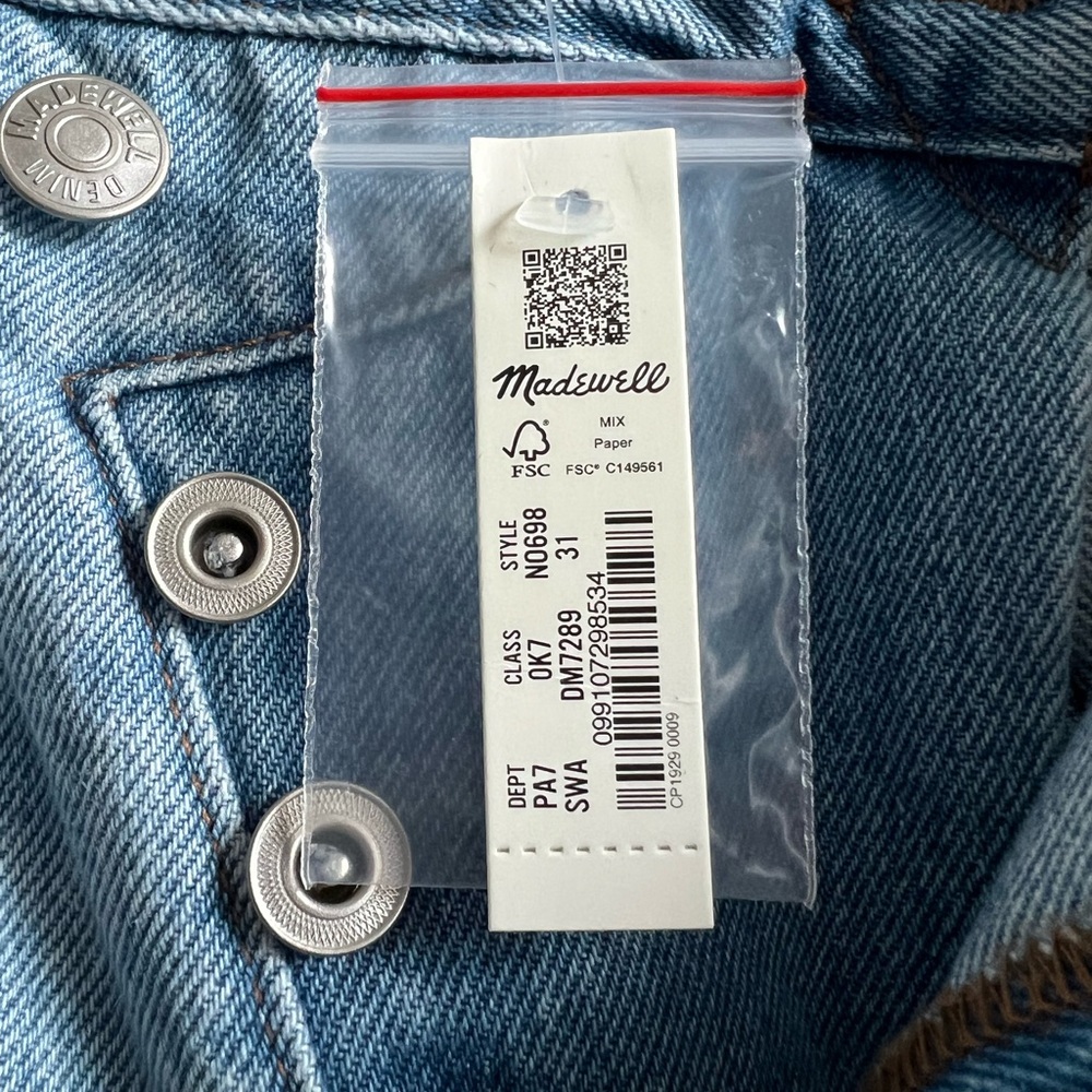 Madewell Curvy Low-Slung Straight Jeans - Picture 2 of 6